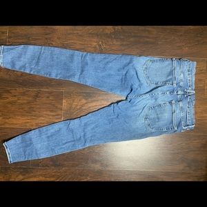 Good American ripped jeans 31/ 12.